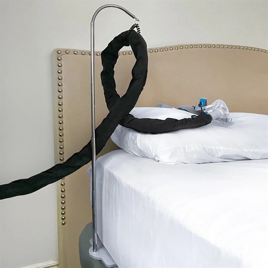 Housse à tubulure CPAP fabrication Mouvement Santé sur support à tuyau